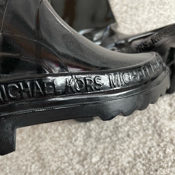 Micheal Micheal Kors Black Glossy Rain Boots Size 6/7 - Picture 12 of 14